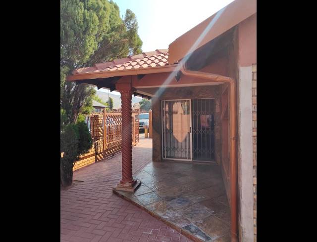 3 BEDROOM HOUSE FOR SALE IN GEELHOUTPARK